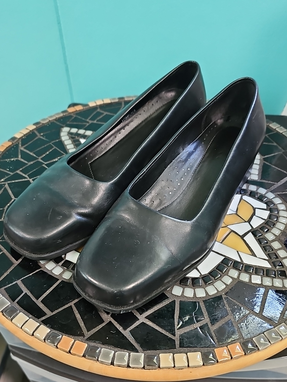 Bass Size 7 Wide Leather Classic Black Women's Flats